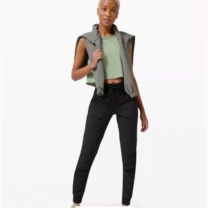 Lululemon Beyond the Studio Black Jogger size 6 GREAT Like New Yoga Style